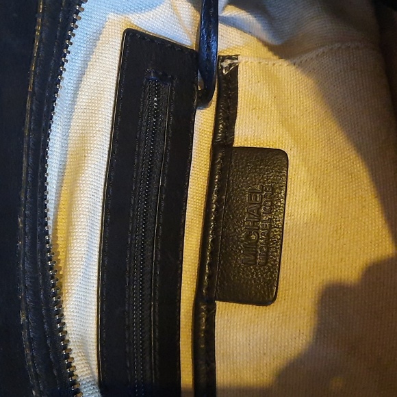 Beautiful Michael Kors Bag - Picture 5 of 8